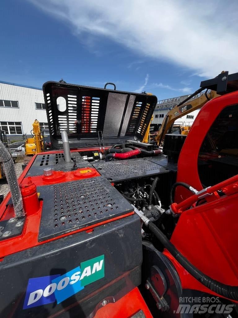 Doosan DX 225 Bageri gusjeničari