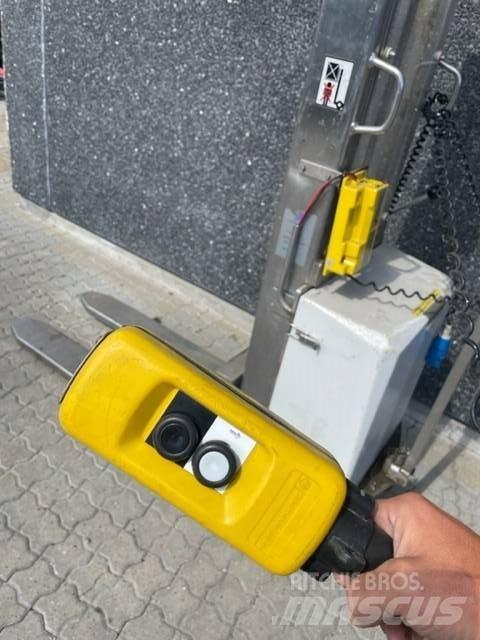 NH SB1000 Ručni električni viličar
