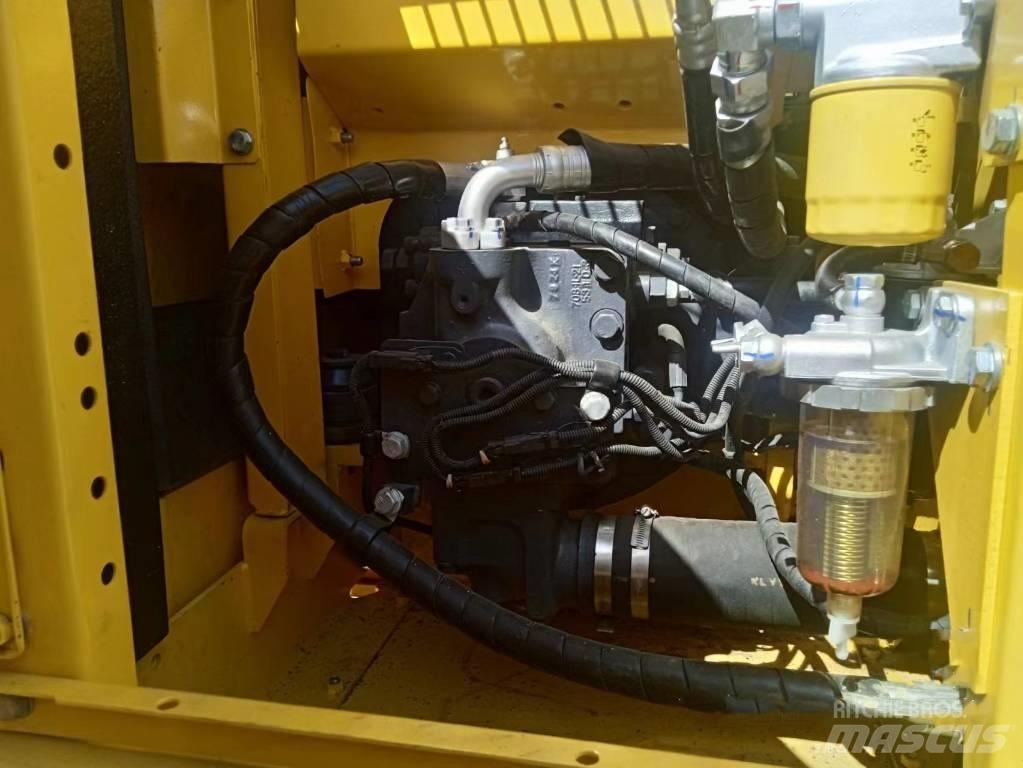 Komatsu PC130-7 Bageri gusjeničari