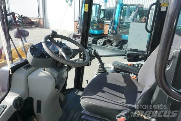 CAT 906M *Uthyres* Utovarivači na kotačima