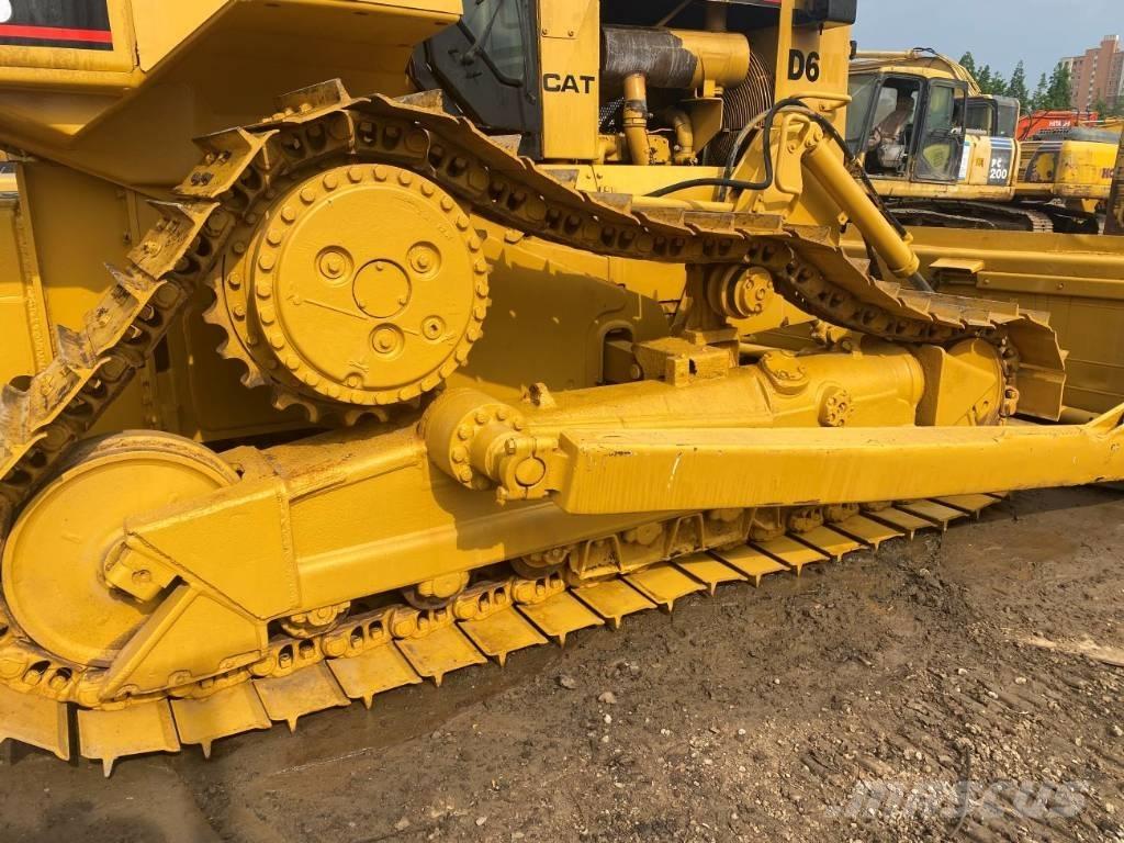 CAT D6R Buldožeri gusjeničari