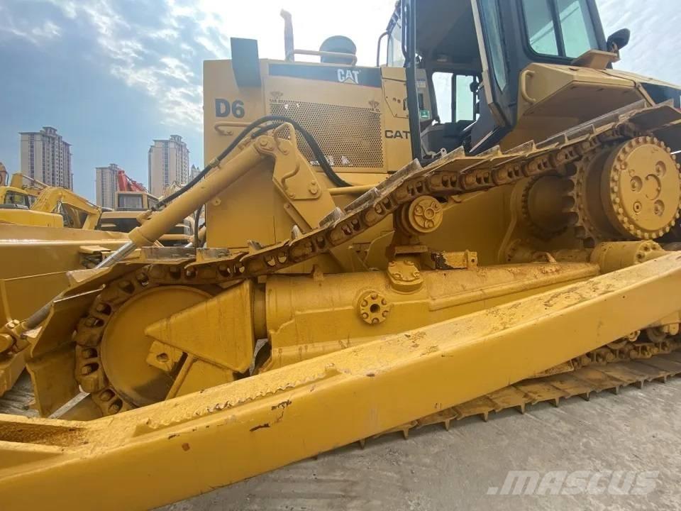CAT D6R Buldožeri gusjeničari