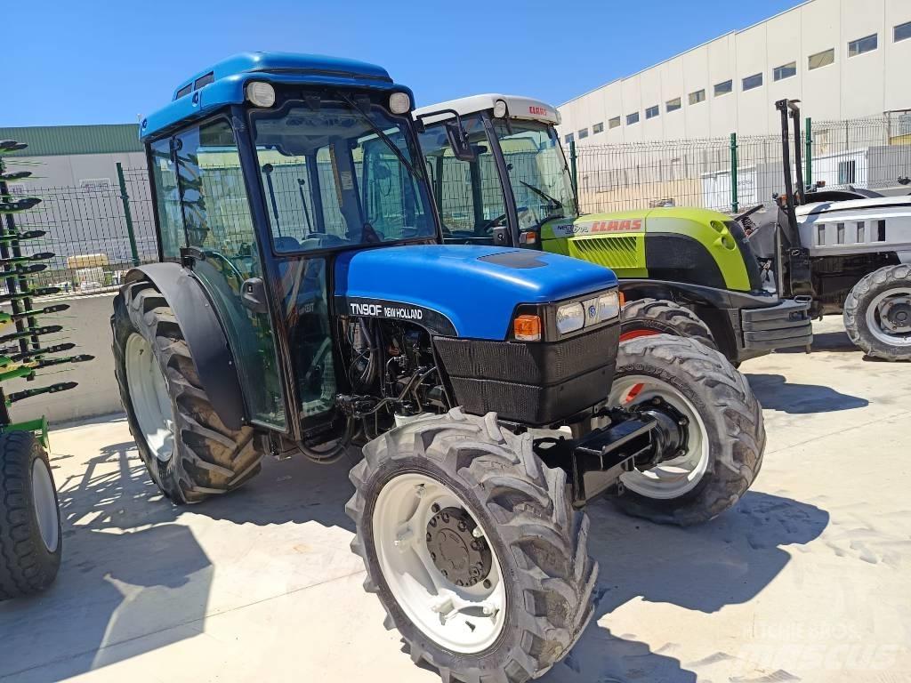 New Holland TN90FC Traktori