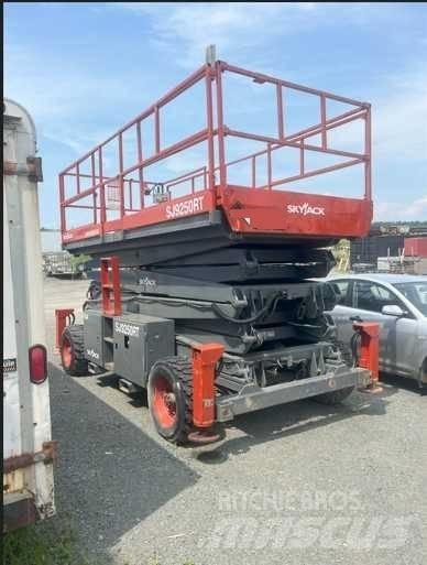 SkyJack SJ 9250 Škaraste platforme