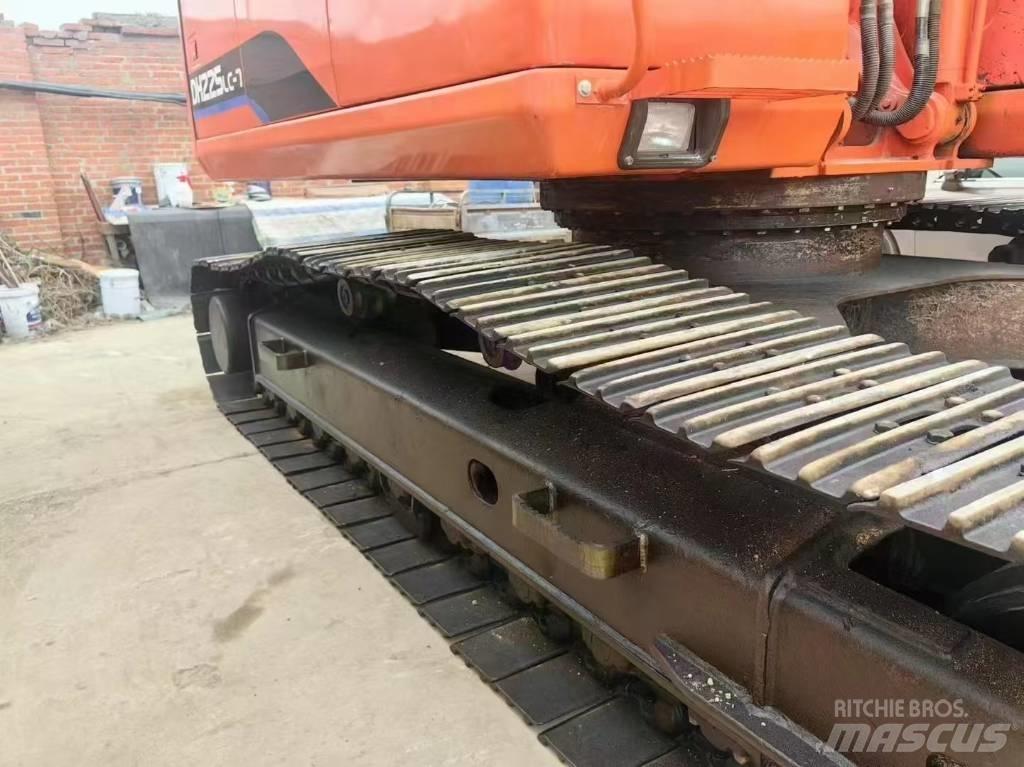 Doosan 225-7 Bageri gusjeničari