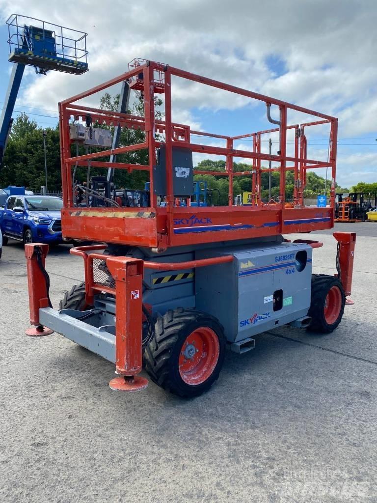 SkyJack SJ 6826 RT Škaraste platforme