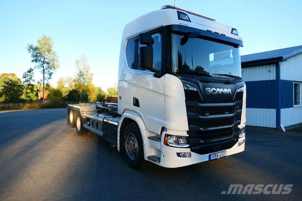 Scania R590B6x2nb Rol kiper kamioni s kukama za dizanje