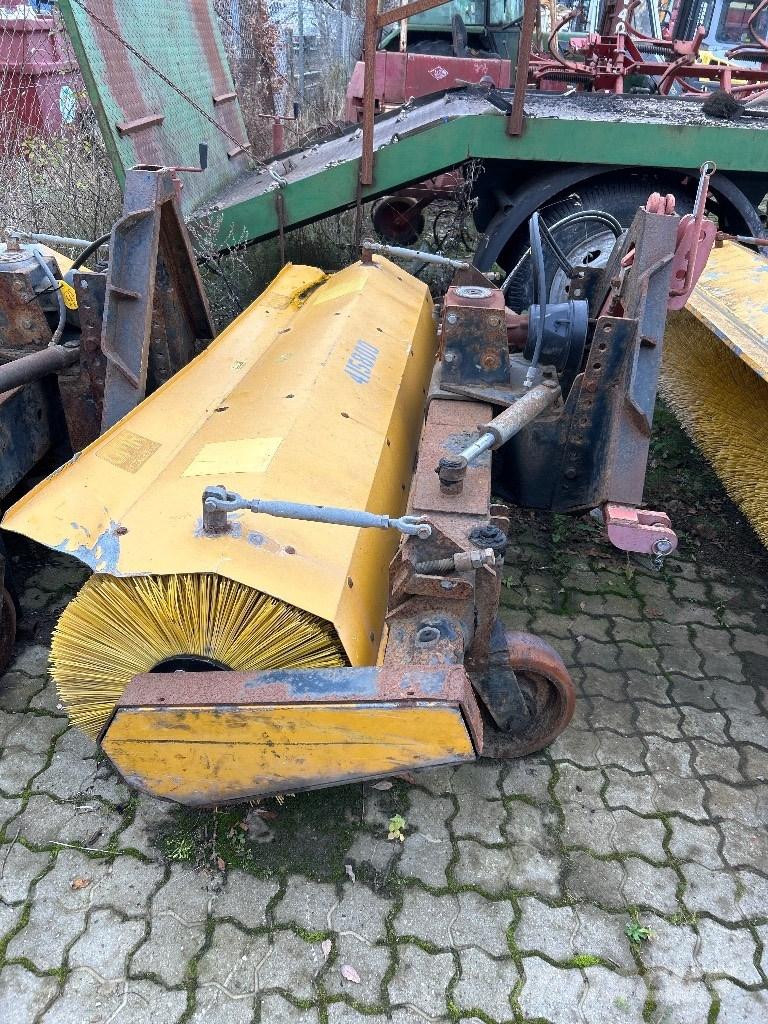 GMR FF2200 SPS Strojevi za metenje