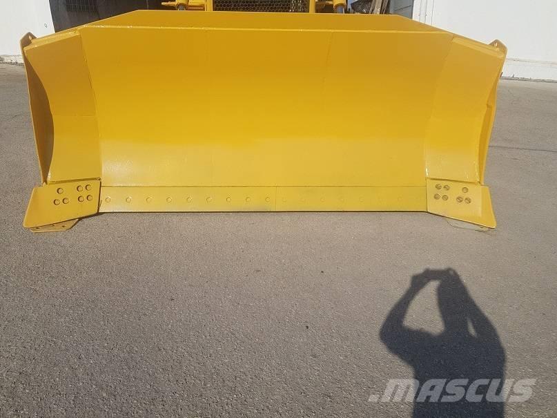 Komatsu D65EX-15 Buldožeri gusjeničari