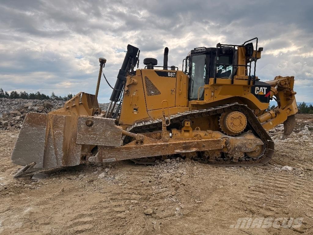 CAT D 8 T Buldožeri gusjeničari
