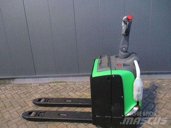 Cesab P320 Nisko podizni električni viličar sa platformu