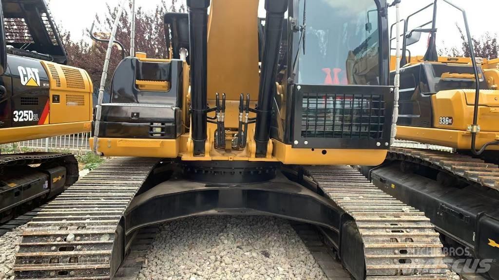 CAT 324 Bageri gusjeničari
