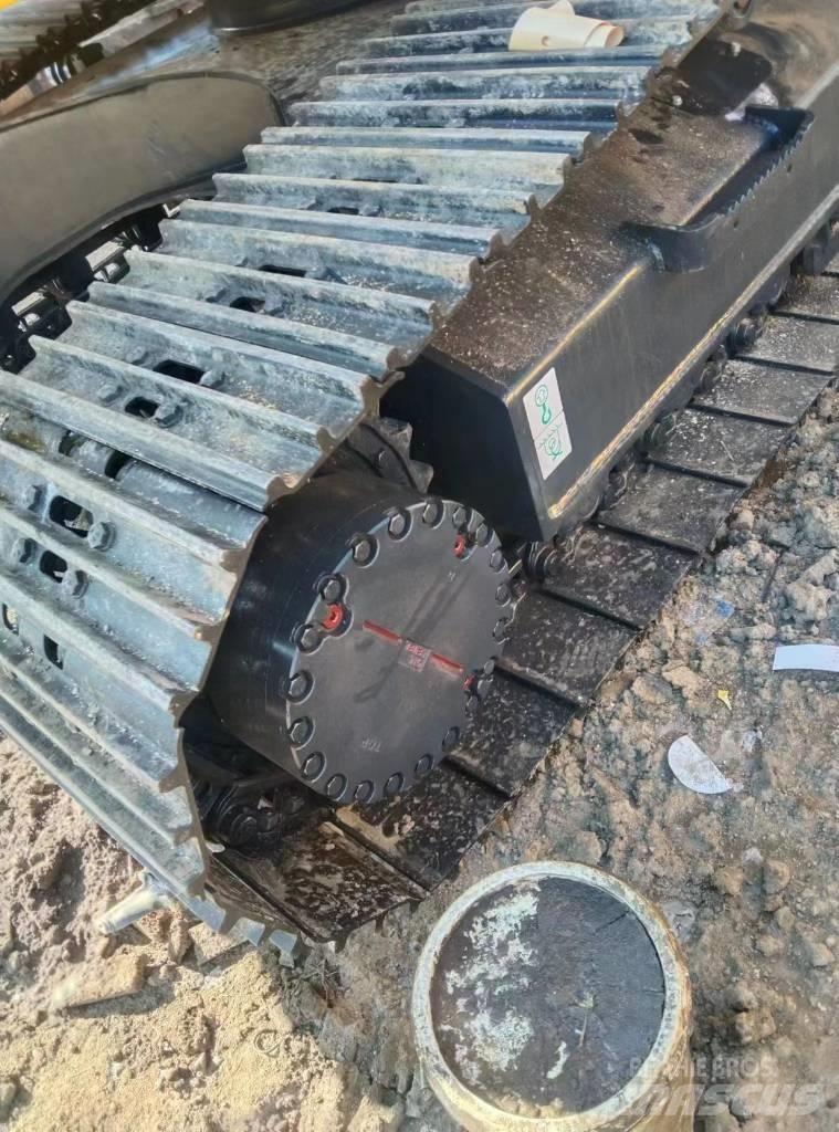 Komatsu PC 220-8 Bageri gusjeničari