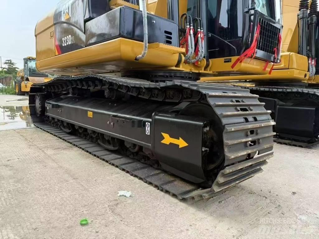 CAT 323D2L Bageri gusjeničari