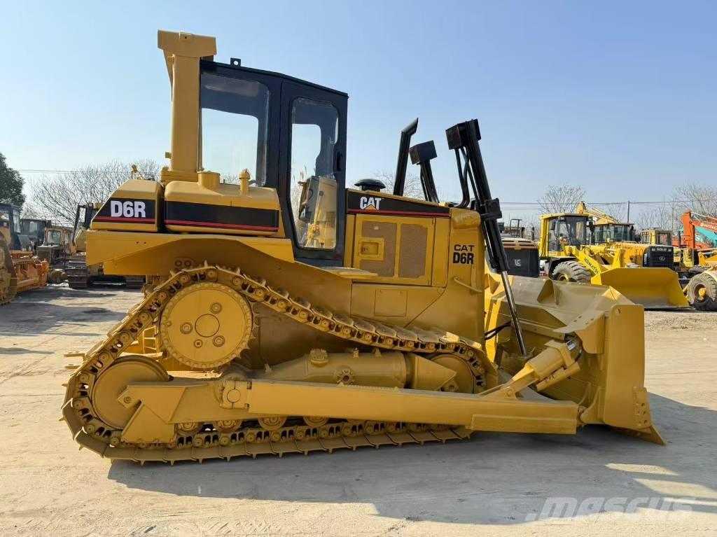 CAT D 6 R Buldožeri gusjeničari