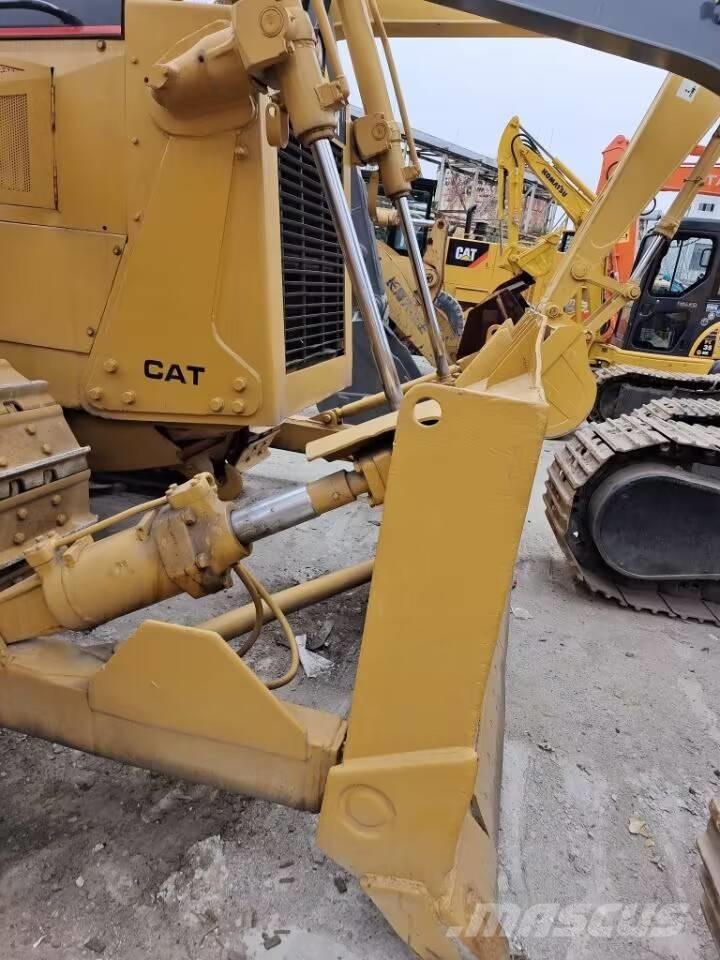 CAT D 6 G Buldožeri gusjeničari