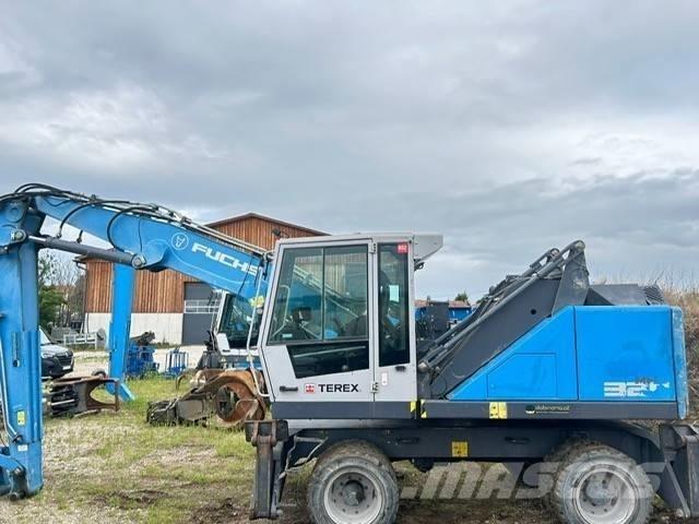 Fuchs MHL 320 Bageri za manipuliranje materijalom / otpadom