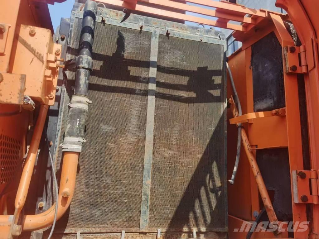 Doosan DH 210 W-7 Bageri na kotačima