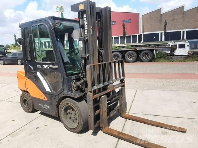 Doosan D 35 C-7 Dizelski viličari