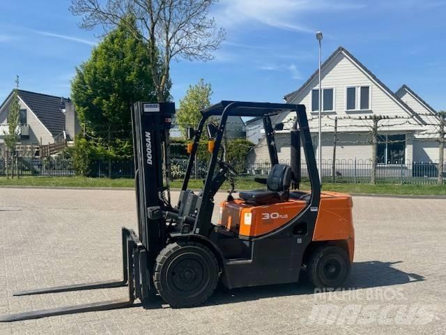 Doosan D30 Plus Dizelski viličari