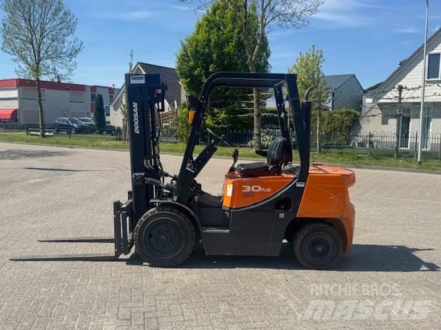 Doosan D30 Plus Dizelski viličari