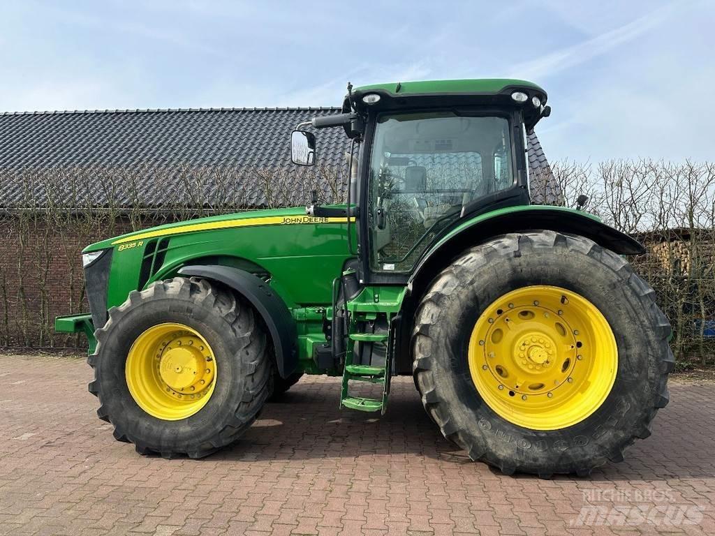 John Deere 8335R Traktori
