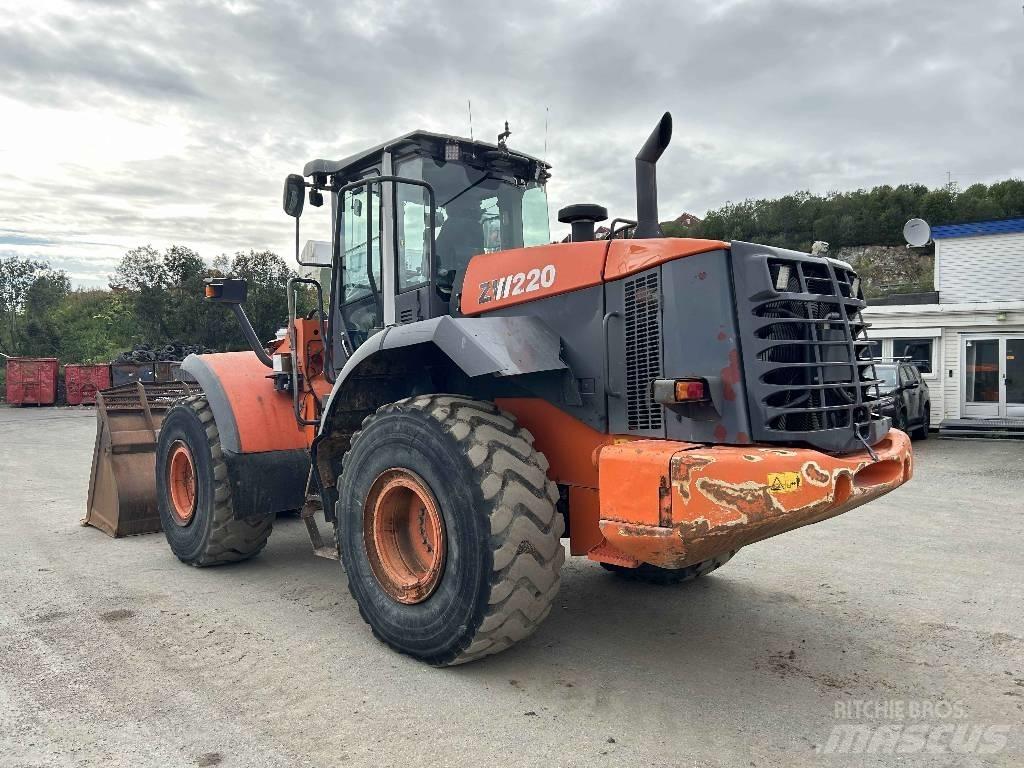 Hitachi ZW 220 Utovarivači na kotačima