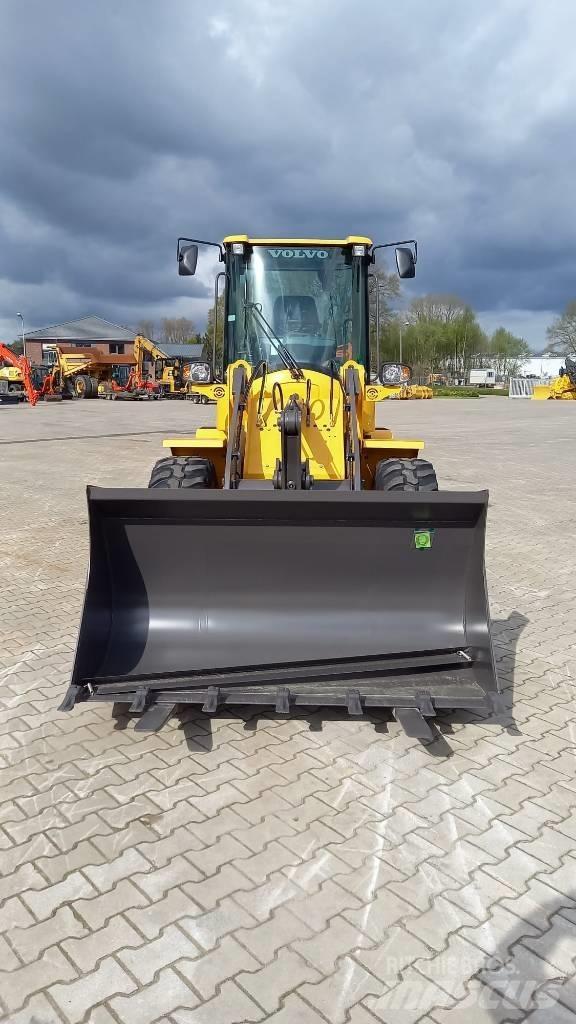 Volvo L 30 G Utovarivači na kotačima