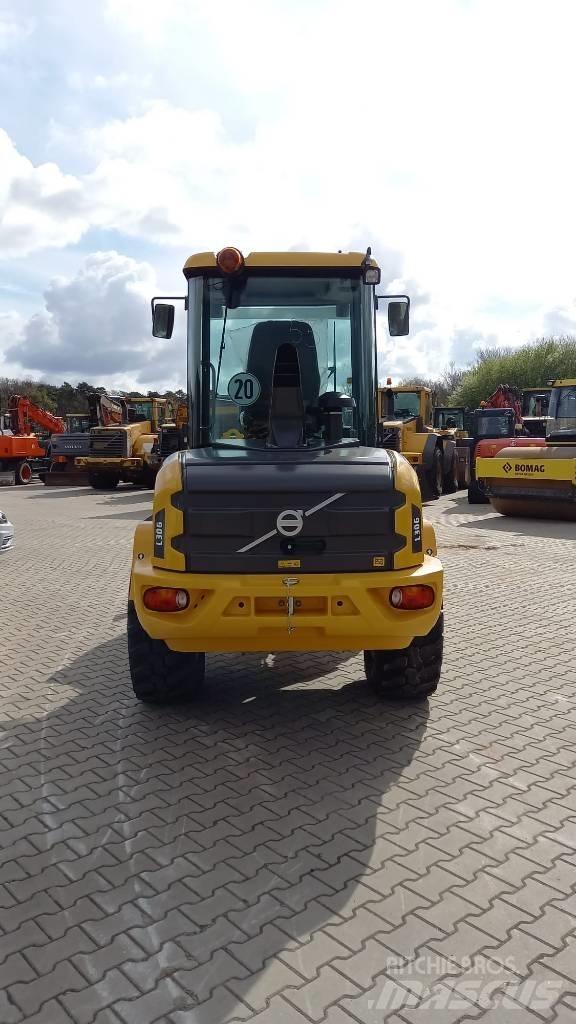 Volvo L 30 G Utovarivači na kotačima