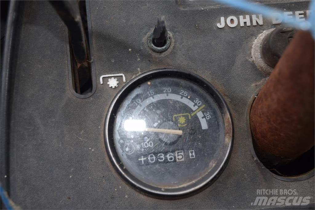 John Deere 755 Traktori