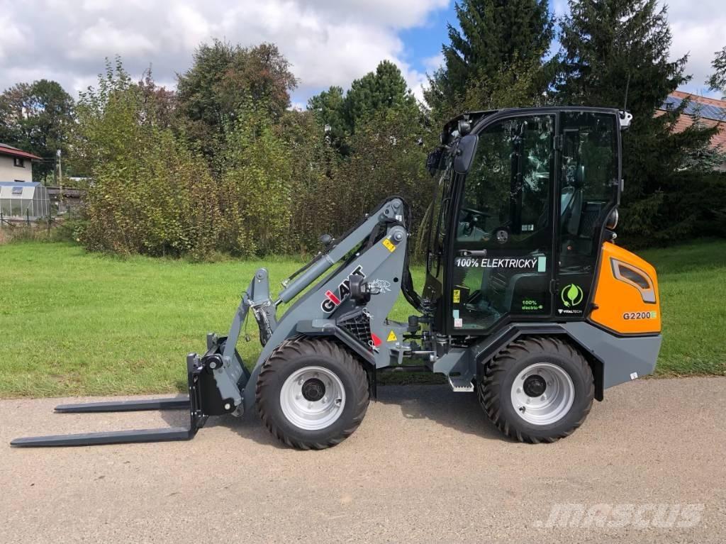 GiANT G 2200 E Višenamjenski utovarivači