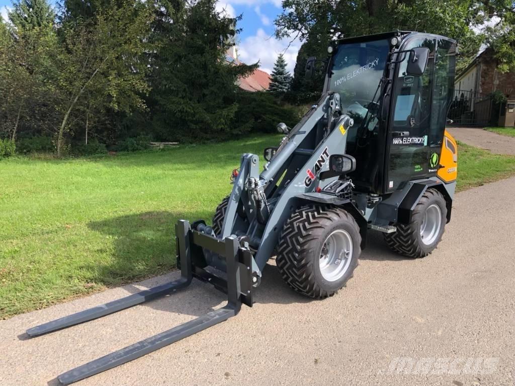 GiANT G 2200 E Višenamjenski utovarivači