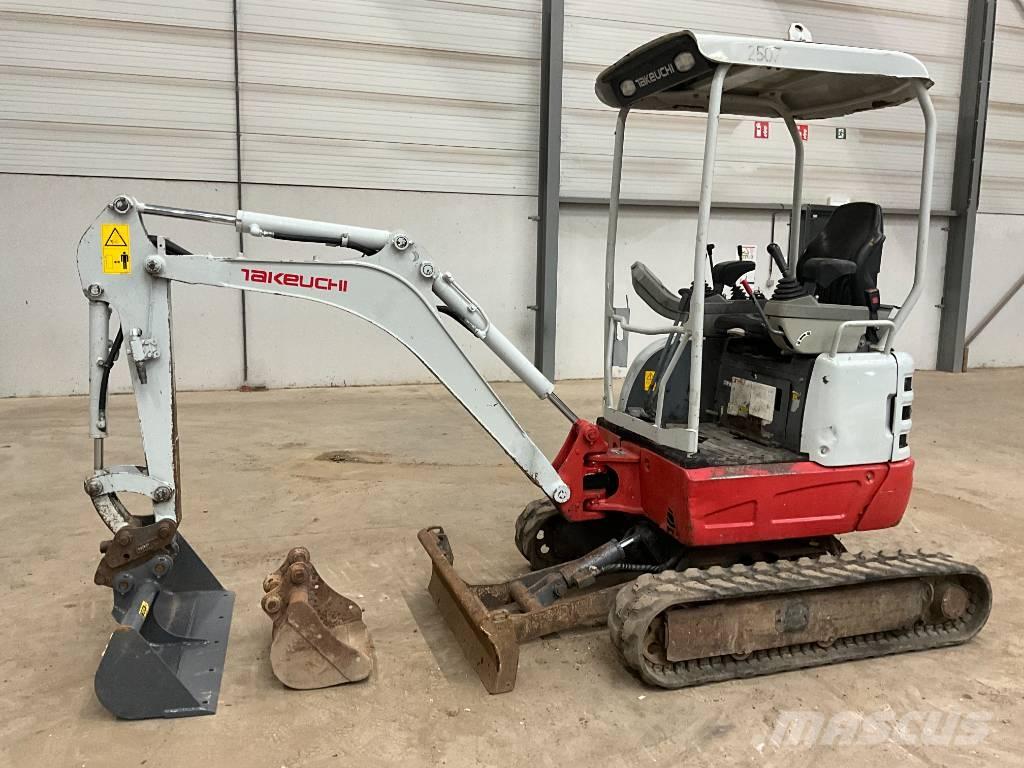 Takeuchi TB 215 R Mini bageri <7t