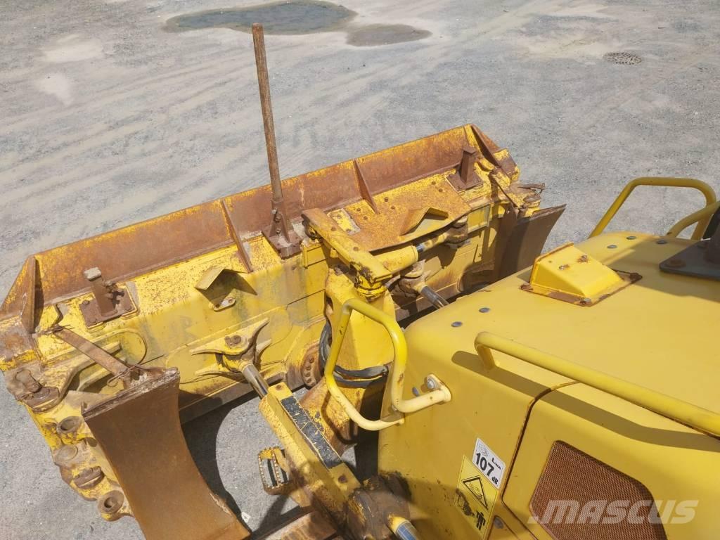 Komatsu D61PX-23 Buldožeri gusjeničari
