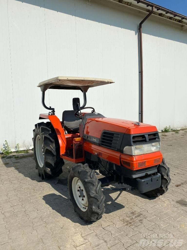 Kubota GL320 Kompaktni (mali) traktori