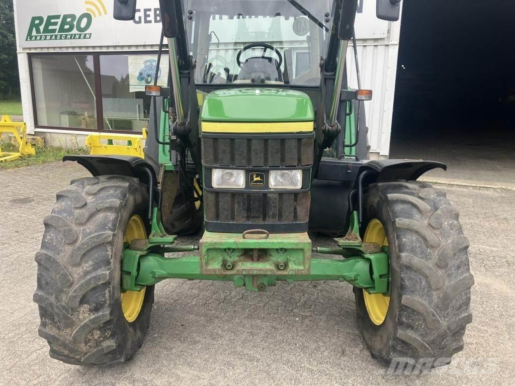 John Deere 6110 SE Traktori