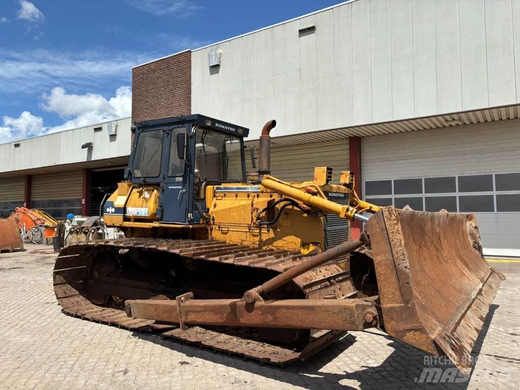 Komatsu D65PX-8 Buldožeri gusjeničari