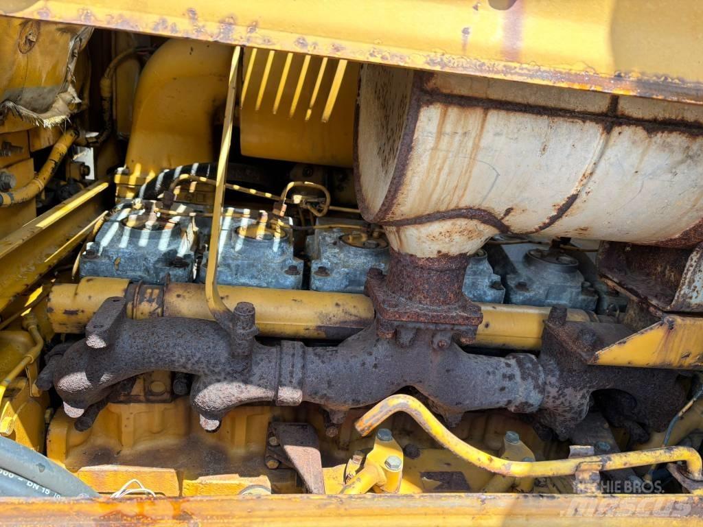 Komatsu D65PX-8 Buldožeri gusjeničari