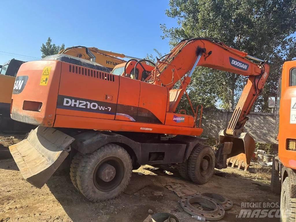Doosan DH 210 W Bageri na kotačima