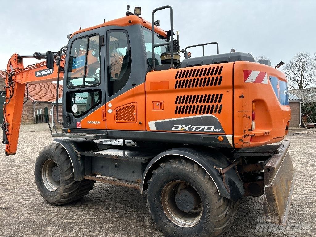 Doosan DX 170 W Bageri na kotačima