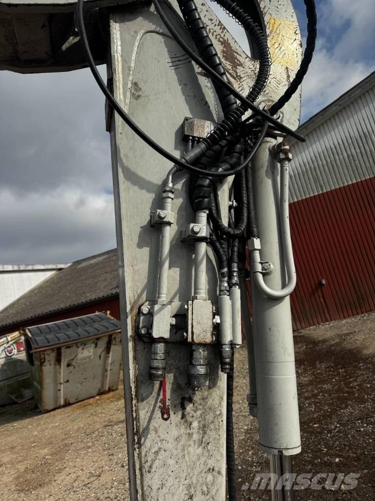 Takeuchi TB 370 Bageri gusjeničari
