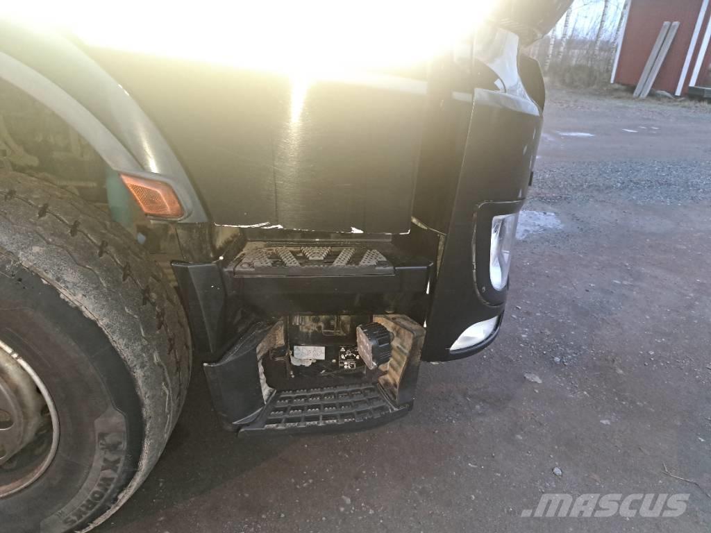 Sisu CM 13 M Kamioni za prijevoz šumskih strojeva