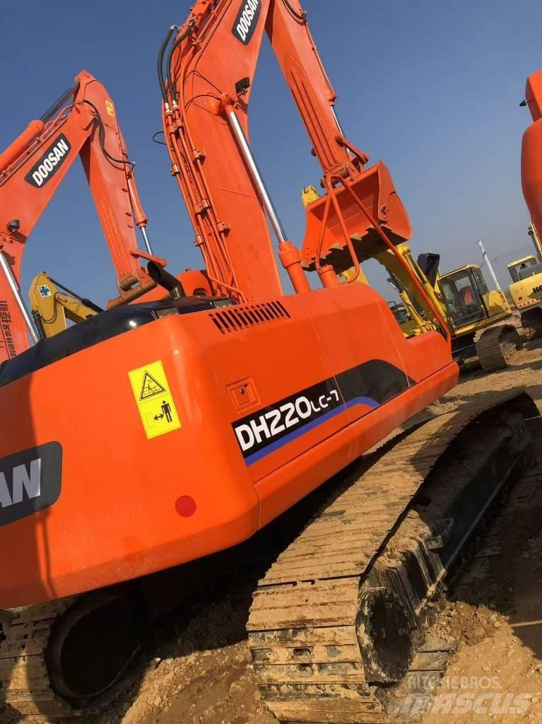 Doosan 220-7 Bageri gusjeničari