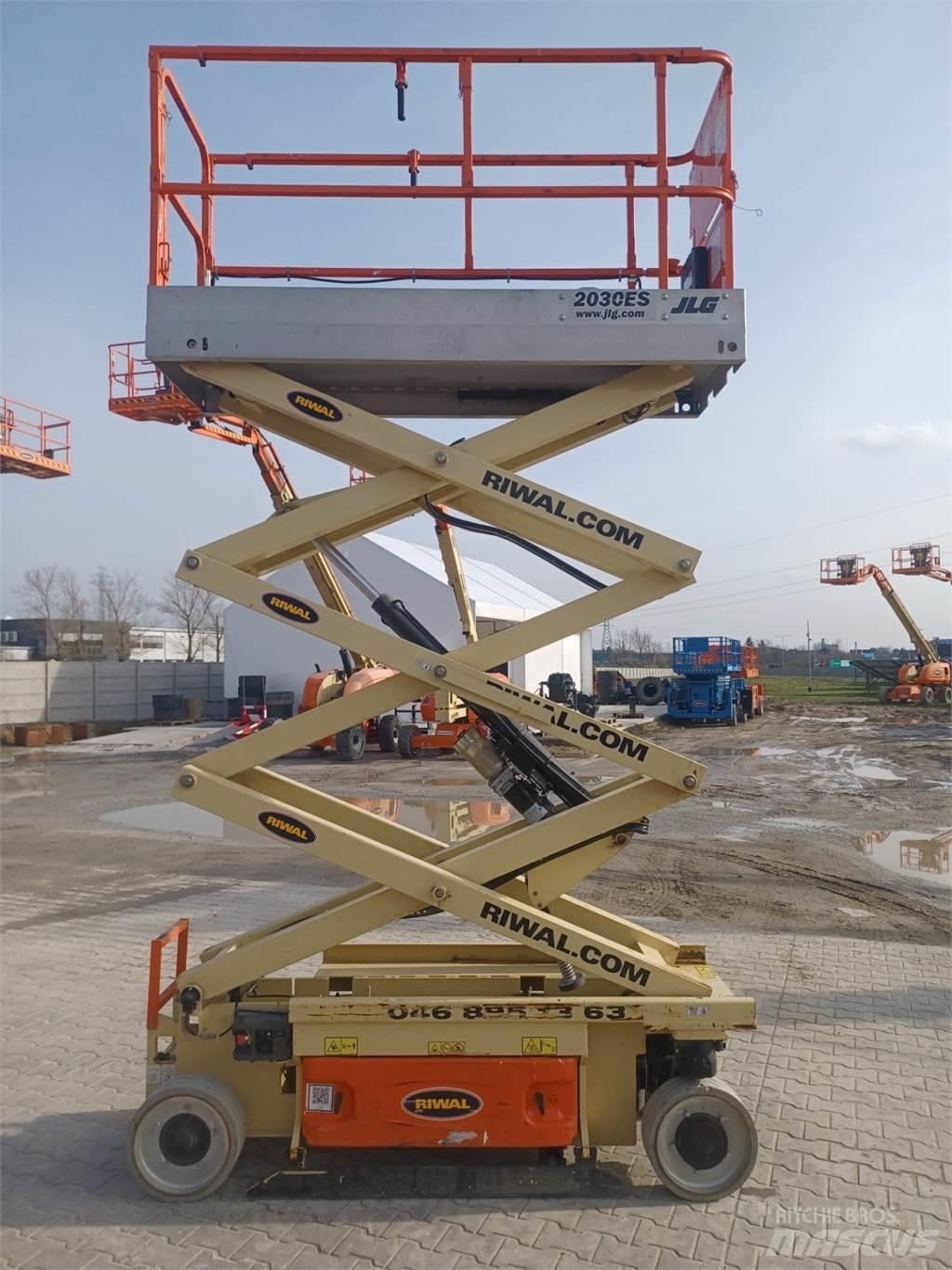 JLG 2030ES Škaraste platforme