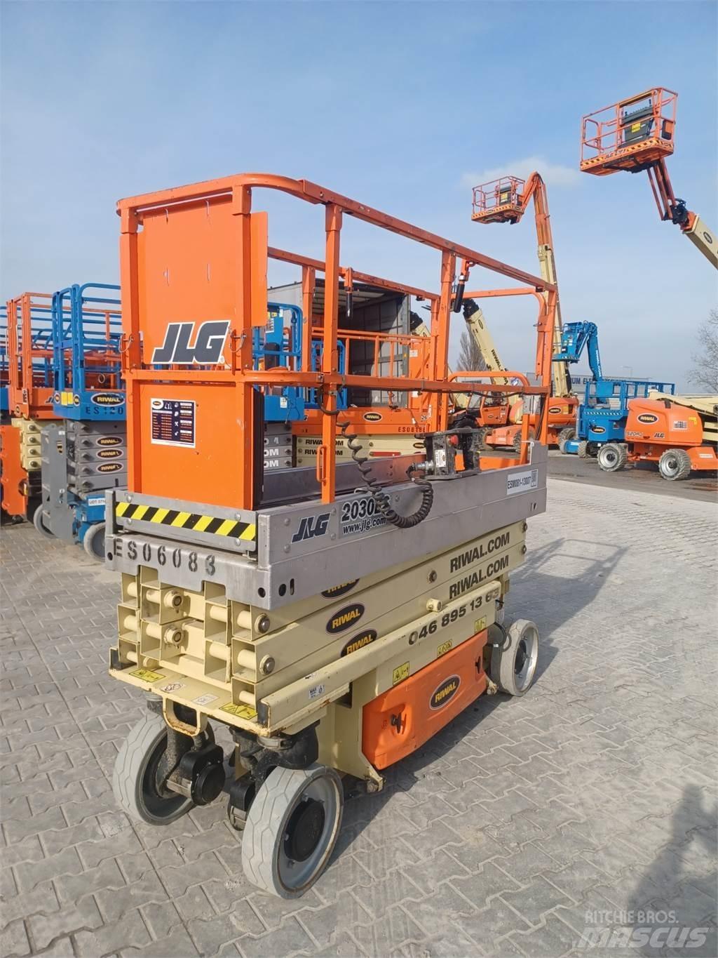 JLG 2030ES Škaraste platforme