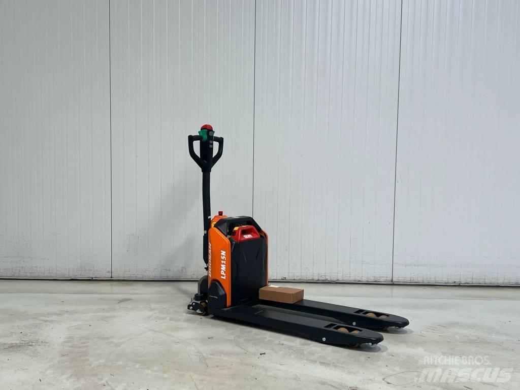 Doosan LPM15N-7 Nisko podizni električni viličar