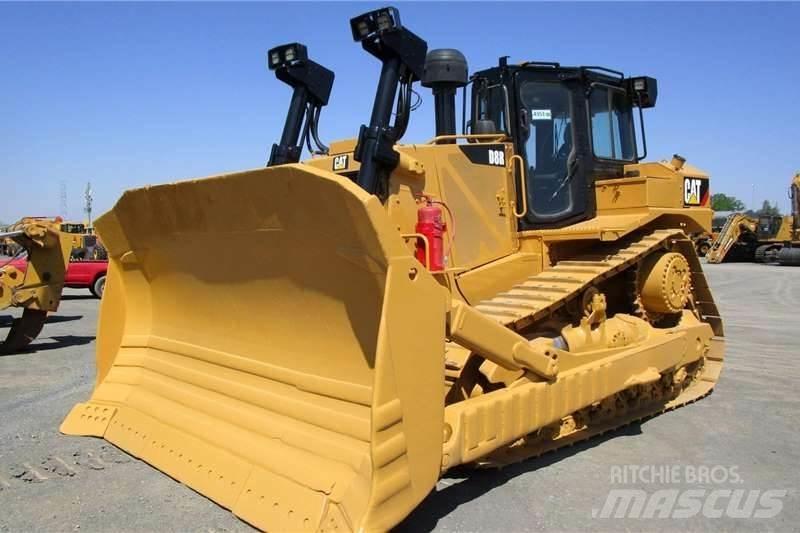 CAT D8R Buldožeri gusjeničari