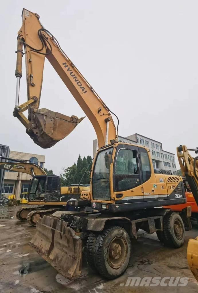 Hyundai R210W-9 Bageri na kotačima