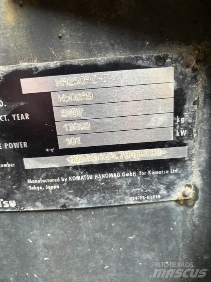 Komatsu WA250PZ-5 Utovarivači na kotačima