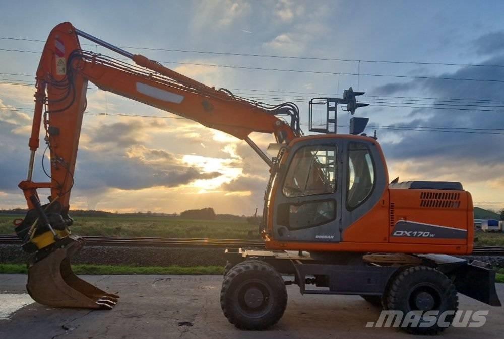 Doosan DX 170 W Bageri na kotačima